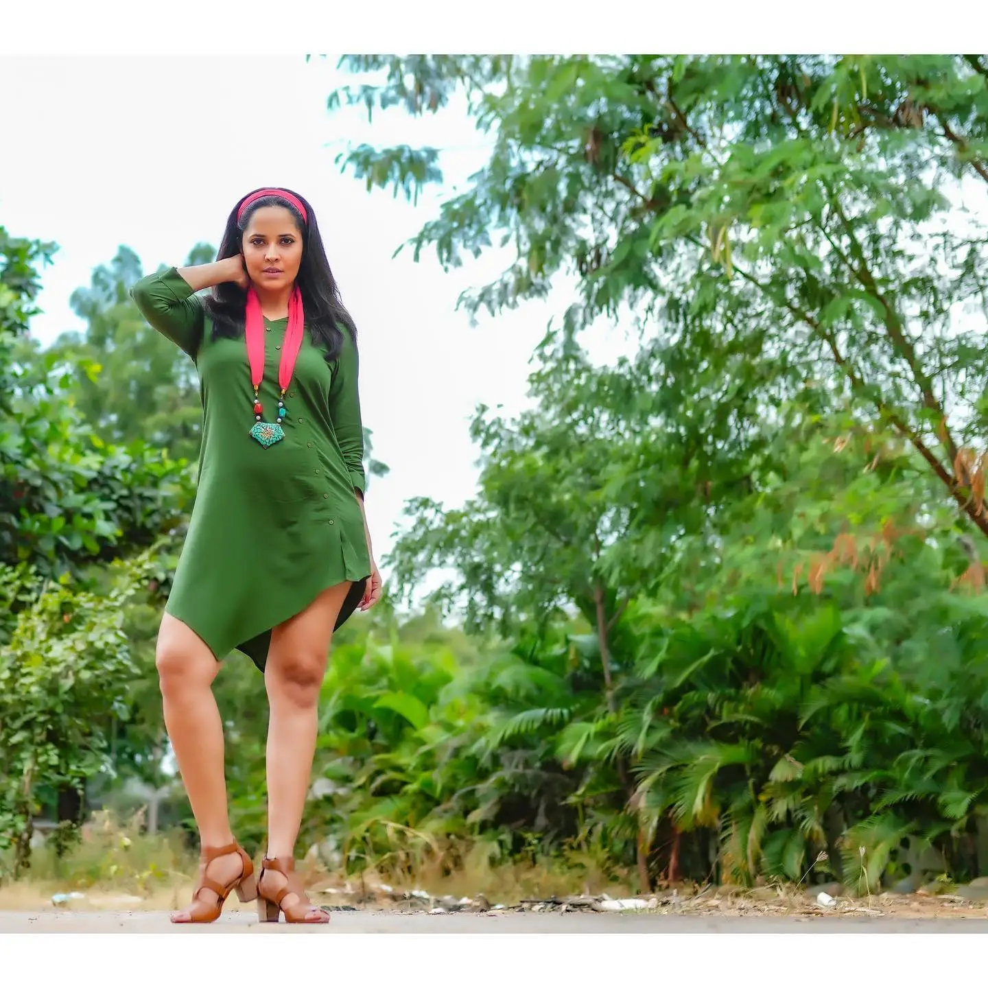 ANASUYA BHARADWAJ LONG LEGS SHOW IN GREEN MINI SKIRT 6